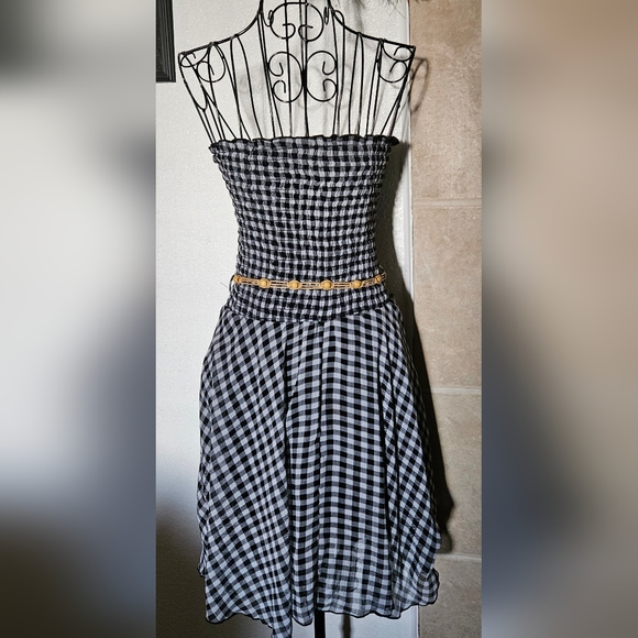 Hottie Strapless Smocked Dress - Picture 2 of 10